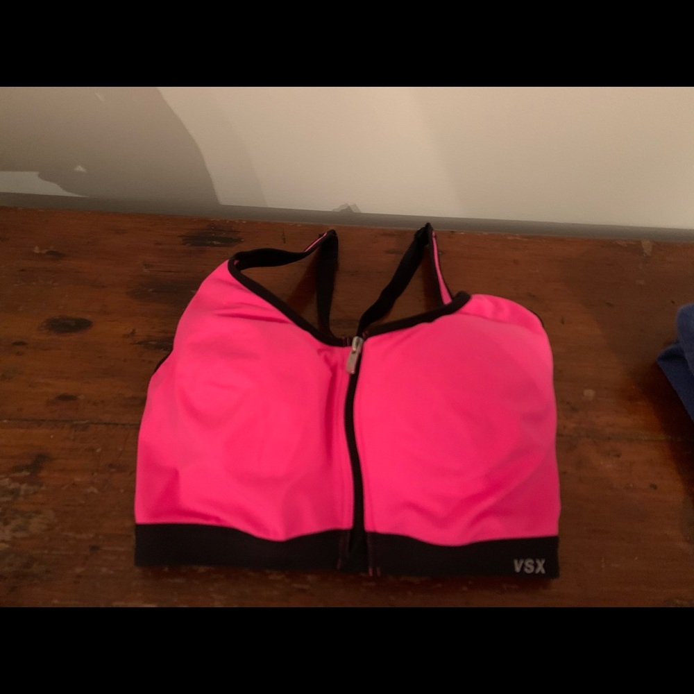 NWOT Victoria's Secret Sports Bra 32DDD